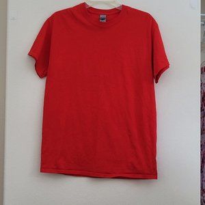Gildan Size M Red Heavy Cotton Short Sleeve T-Shirt